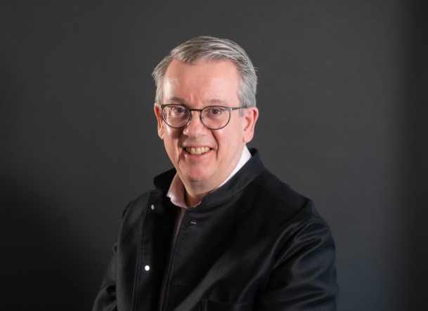 Rickard Tellström berättar ”Varje tugga är en tanke: Mat från 800 år som vi minns och tack och lov har glömt”